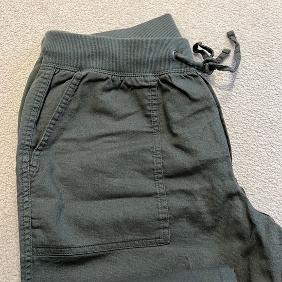 High Rise Pleated Cargo Pants - Picture 8 of 8